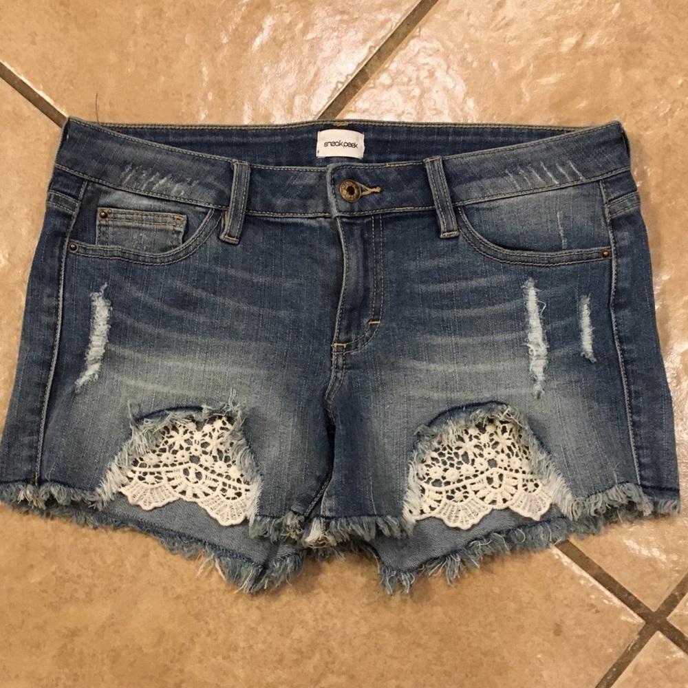 Cutting jean shorts with crochet detail size M